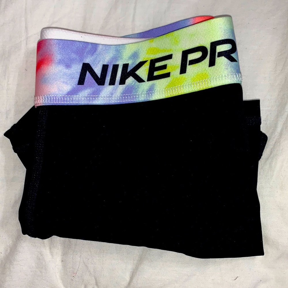 NIKE PRO 3”